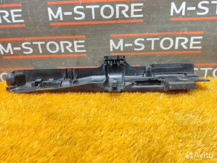 Кронштейн радиатора левый Bmw 3-Series E90 N46B20B