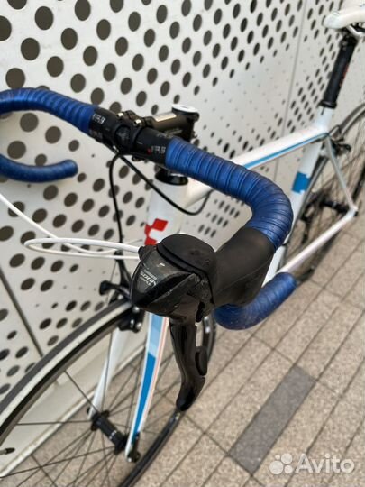 Шоссейный Cube Axial / рама 56cm / Sora