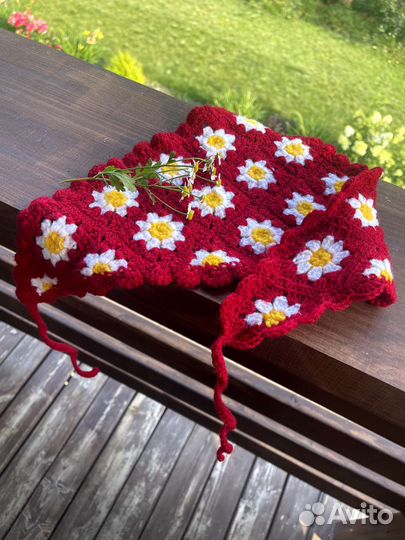 Цветочная вязаная косынка