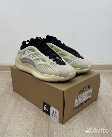 Adidas Yeezy Boost 700 v3