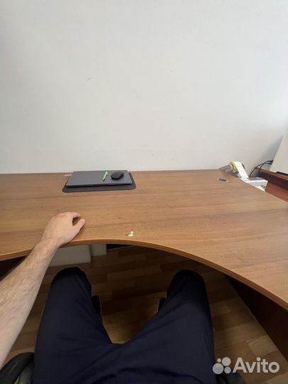 Продается офисный стол крепкий