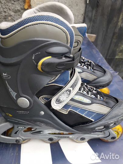 Роликовые коньки