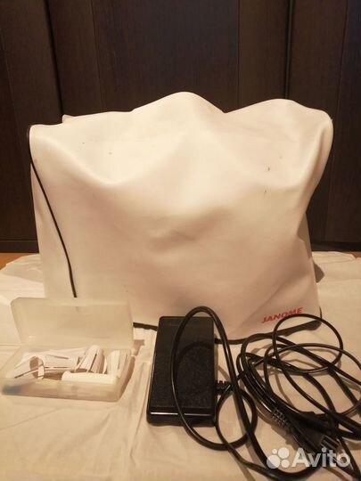 Распошивальная машина Janome coverpro 1000cp