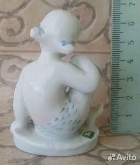 Фарфоровая статуэтка Девочка с апельсином лфз