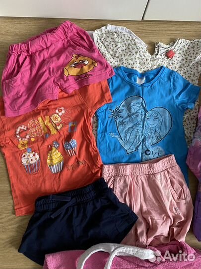 Вещи пакет. на девочку 104р/куртка/жилетка/платья