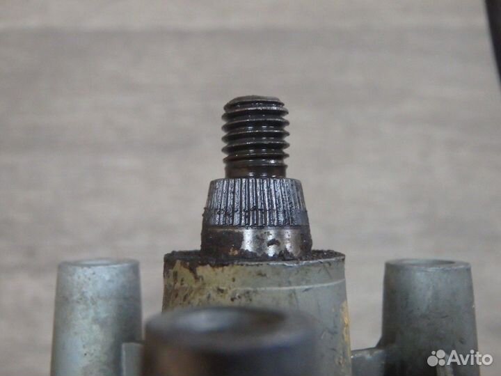 Моторчик (электродвигатель) стеклоочистителя перед