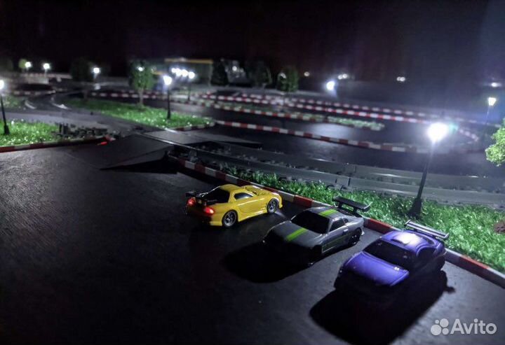 Гоночный трек на радиоуправляемых машинках