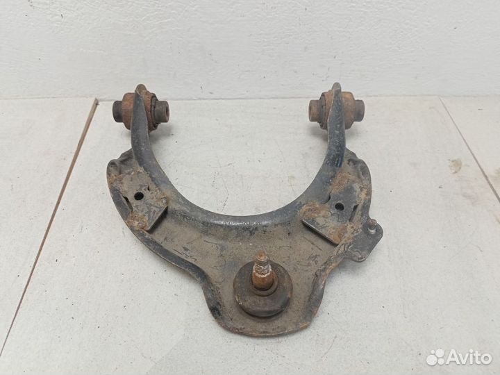 Рычаг передний правый верхний