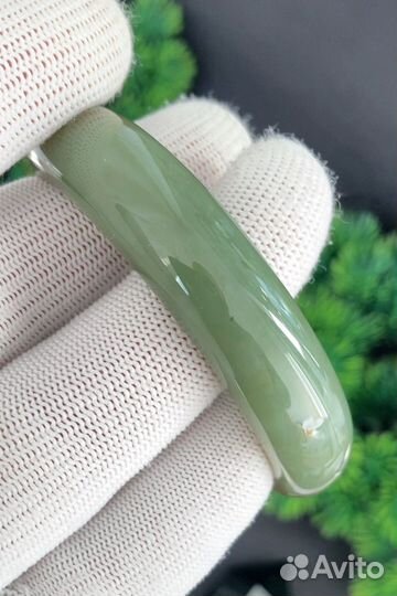 Браслет из нефрита, цельнокаменный