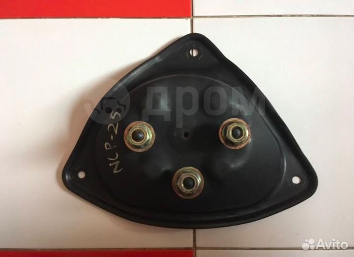 Держатель запаски на Toyota Funcargo NCP25