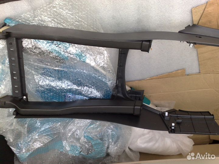 Рамка центральной консоли Mitsubishi Pajero 4