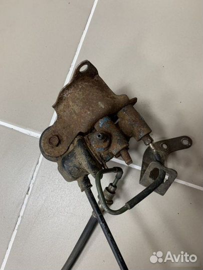 Распределитель тормозных сил Toyota Hilux