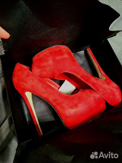 Туфли красные новые