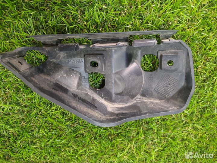 Крепление бампера переднее правое Volvo V50