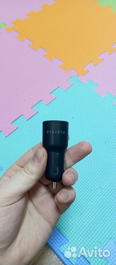 Автомобильная зарядка для телефона