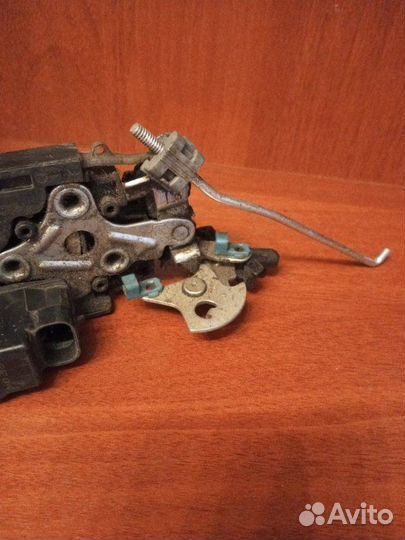 Замок боковой двери задний левый Chevrolet Lacetti