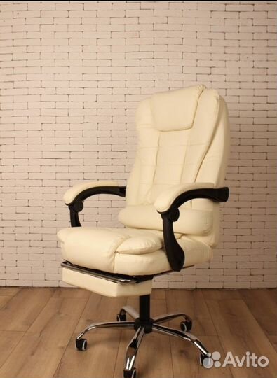 Компьютерное кресло boss офисное руководитель