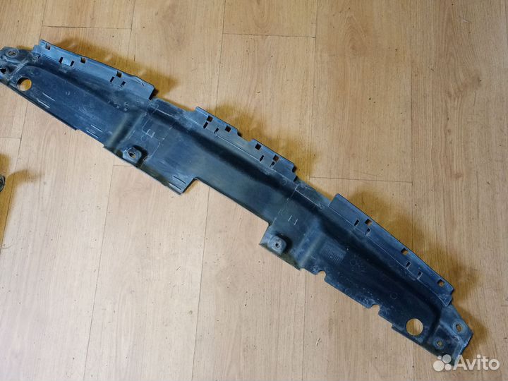 Кожух замка капота hyundai solaris 2013г