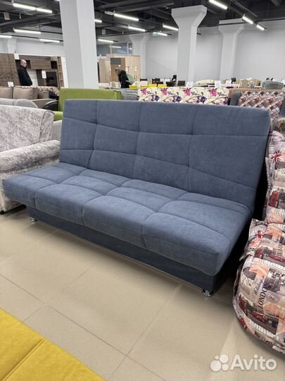 Диван на металлокаркасе