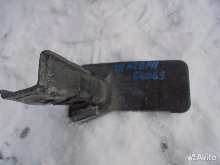 Брызговик задний левый Toyota Corolla Axio NZE141