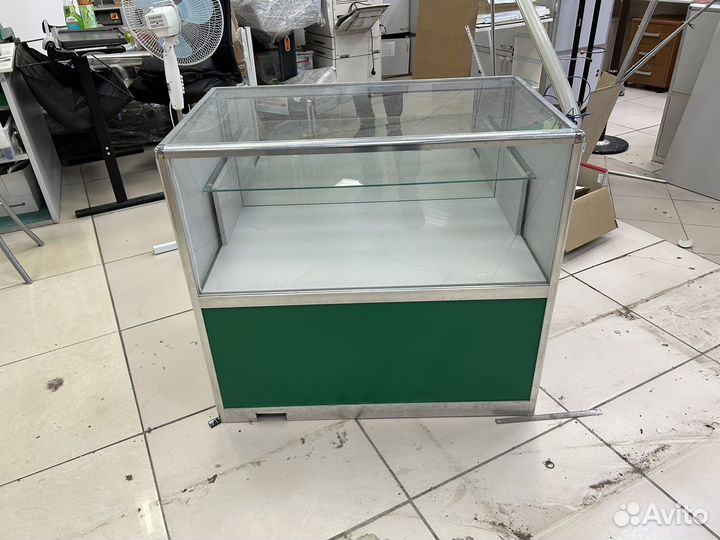 Стеклянная витрина бу