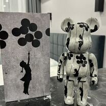 Мишка bearbrick banksy