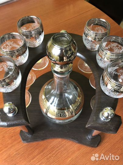 Графин и рюмки