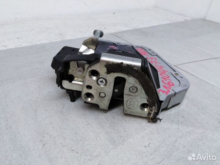 Замок двери задней левой