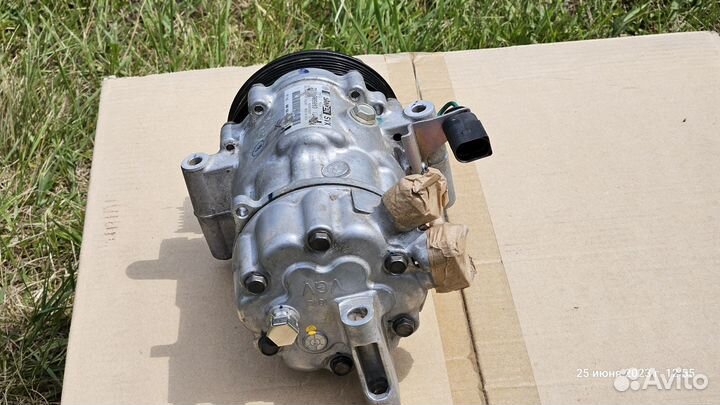 Компрессор Фольксваген Поло Шкода Рапид 6RF820803C