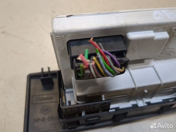 Дисплей компьютера Renault Master, 2009