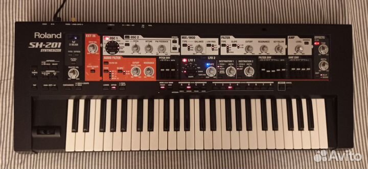 Синтезатор Roland SH-201