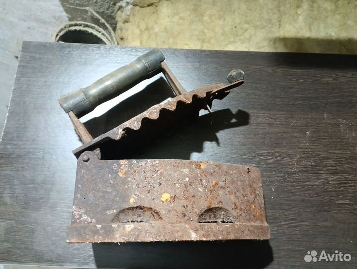 Утюг чугунный старинный