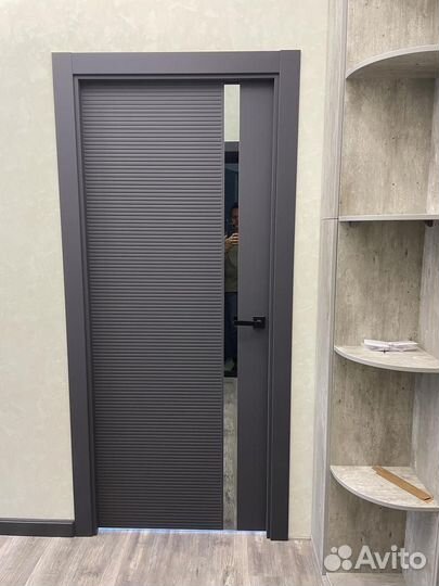 Двери межкомнатные черные современные