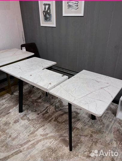 Стол из стекла