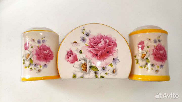 Солонка и перечница, салфетница