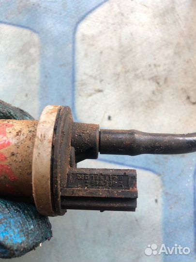 Трубка вакуумная 04E133366E