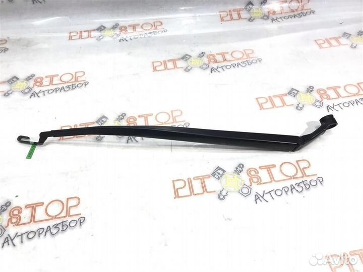 Держатель стеклоочистителя правый Toyota prius ZV