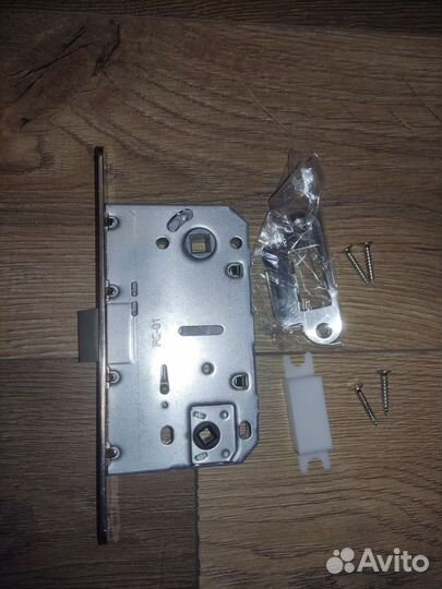 Замок дверной врезной защелка