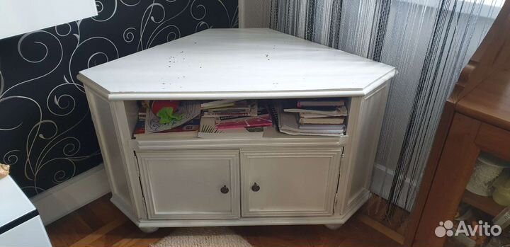 Тумба под телевизор угловая