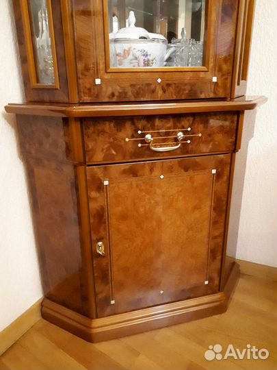 Витрина угловая Gretta Италия массив