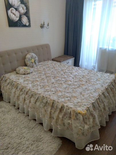 Покрывало+2 подушки+2 комплекта штор с подхватами