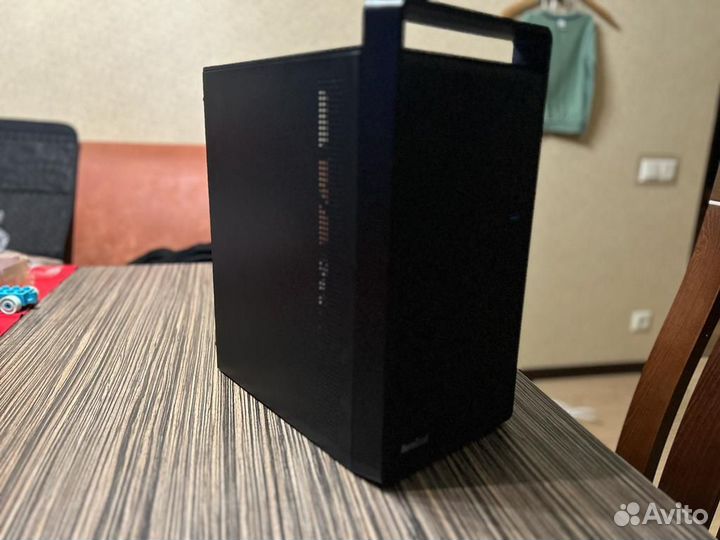 Корпус компьютерный AeroCool с 3 куллерами