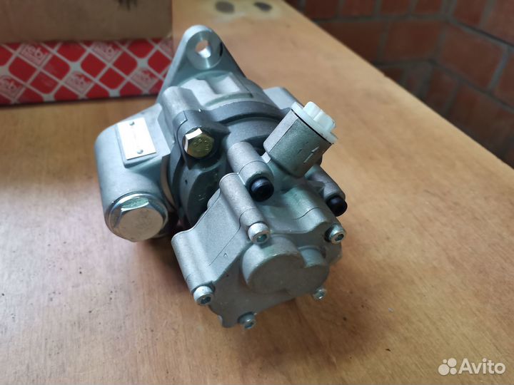 Насос гидроусилителя Mercedes Actros OM502A