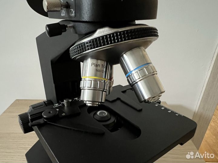 Тринокулярный микроскоп Levenhuk 870T