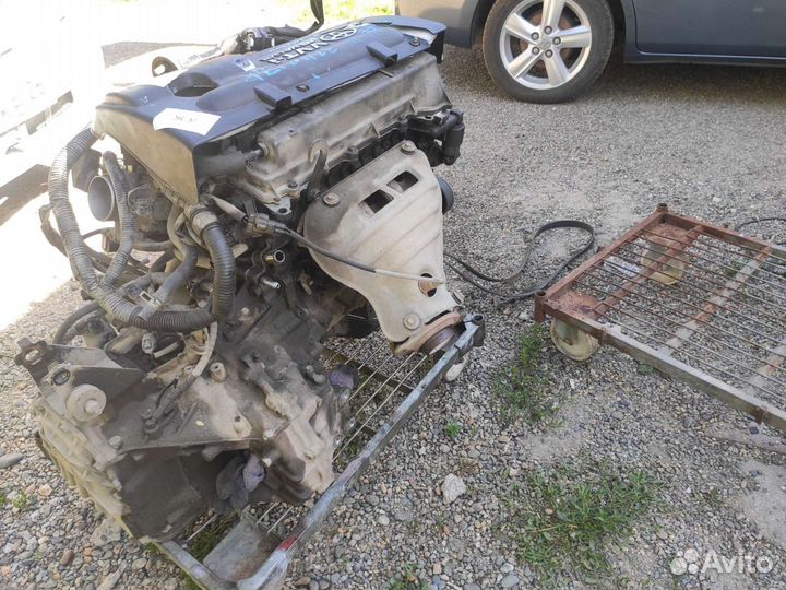 Двигатель с коробкой Toyota Isis 2004 ZNM10 1ZZ-FE