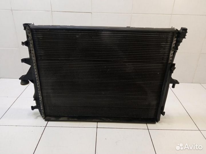 Радиатор охлаждения двигателя Audi Q7 4LB