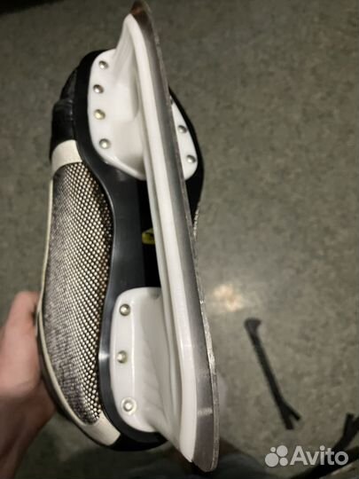 Хоккейные коньки барс 221