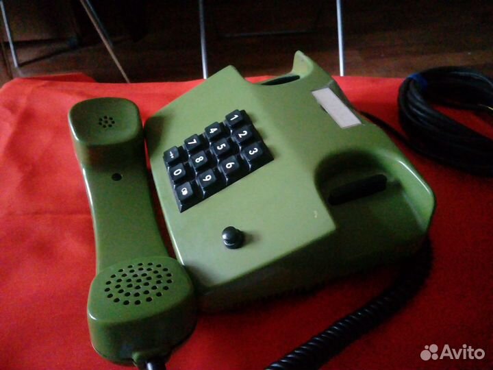 Немецкий кнопочный телефон