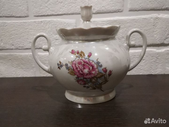 Сахарница и конфетница