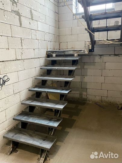 Лестница на второй этаж под ключ